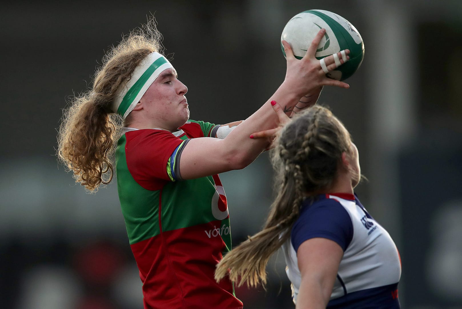 Fiona Tuite challenges Ruth Campbell for a line out ball 24/2/2024